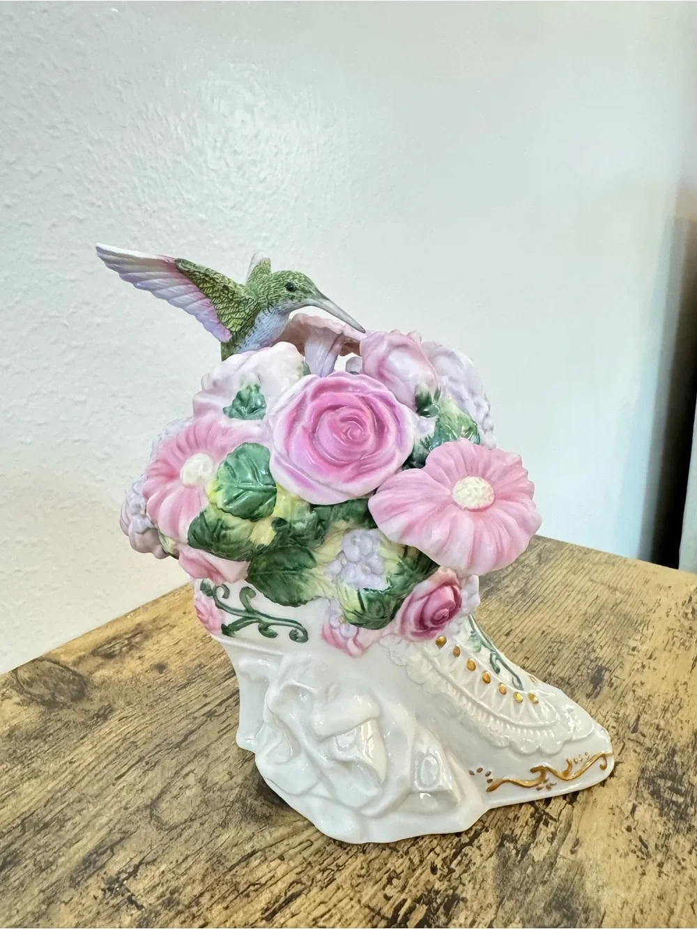 Carlton Card Musical Floral Boot With Hummingbird | Memory Music Box
